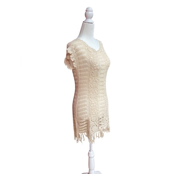 Beautiful Cream colored open weave Crocheted or embroidered Beach cover up - Picture 7 of 17